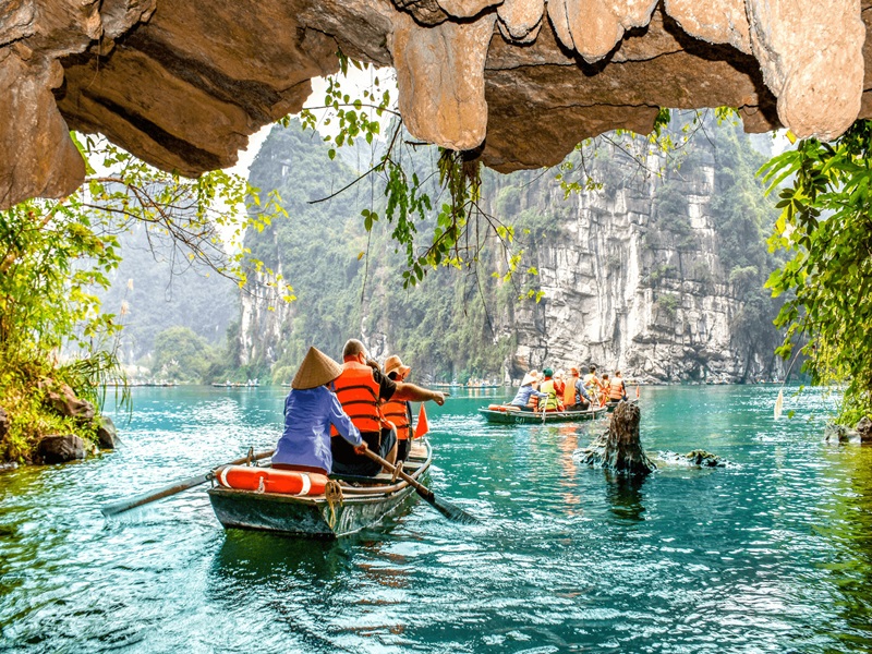 boat-trip-at-trang-an